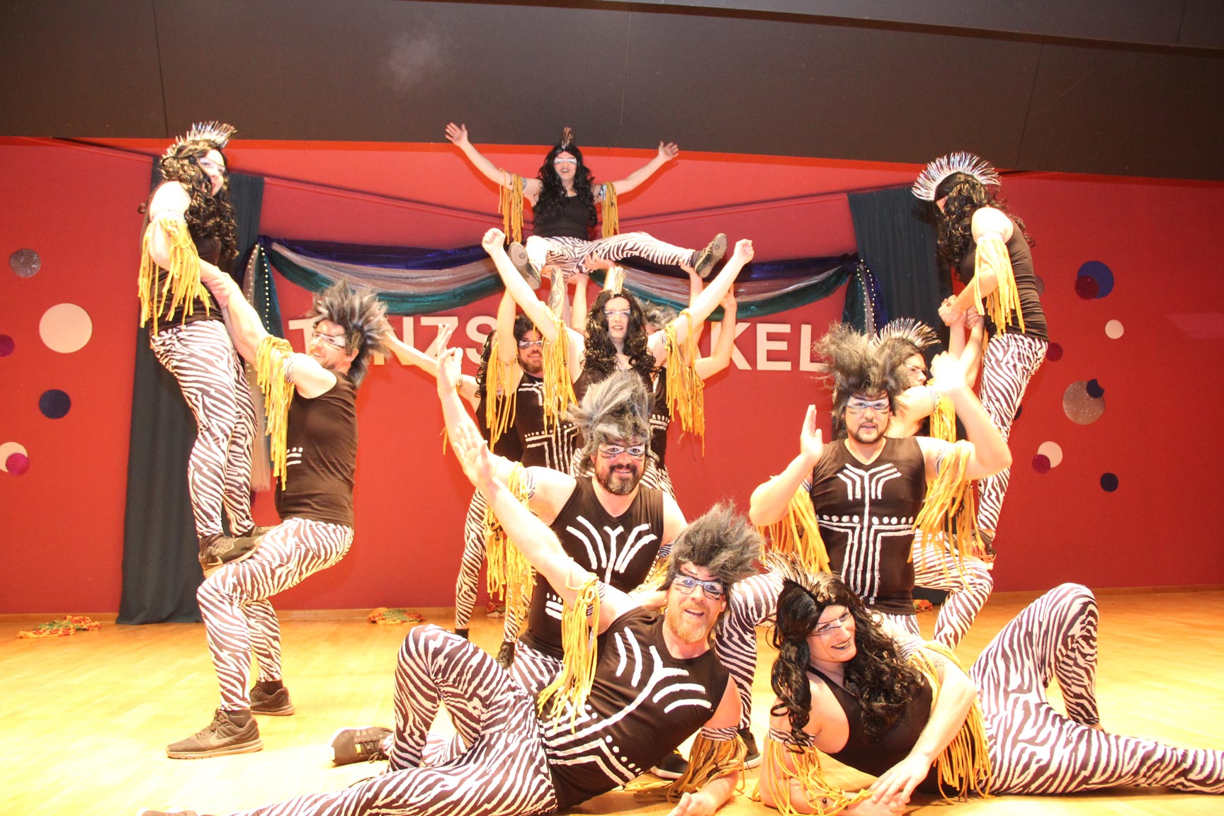 Tanzspektakel-jahr2020-maennertanzgruppe Tanzspektakel-jahr2023